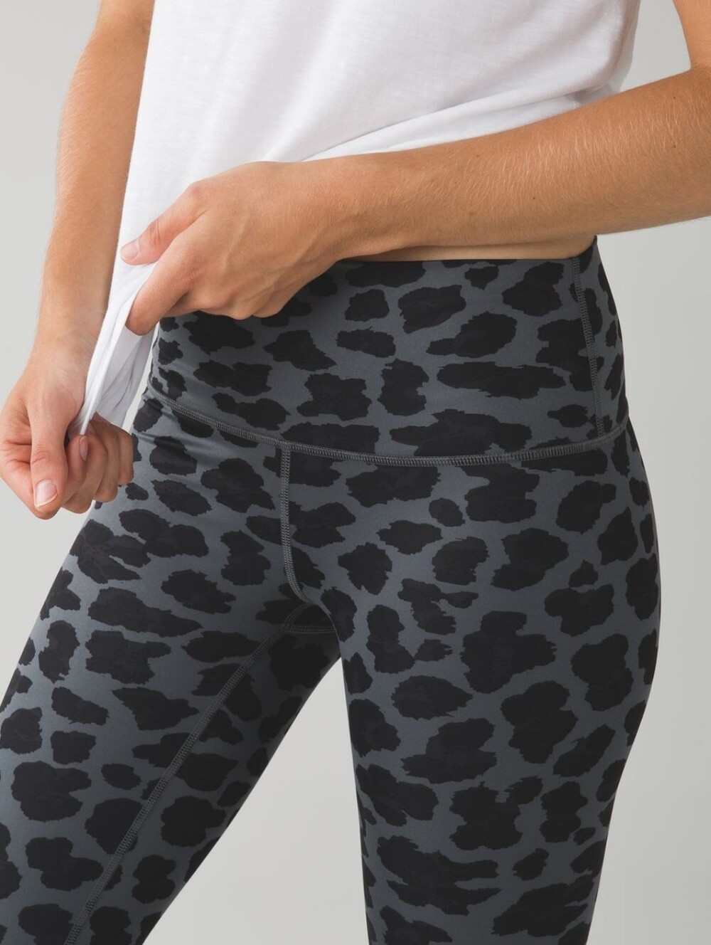 Lululemon High Times 7/8 Pant Cherry Cheetah Dark Slate Black Size 6 25" EUC